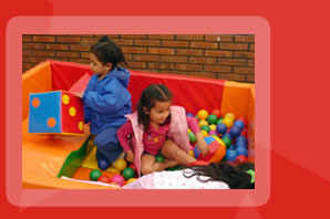 Gimnasio infantil, payasos, mimos y talleres recreativos.